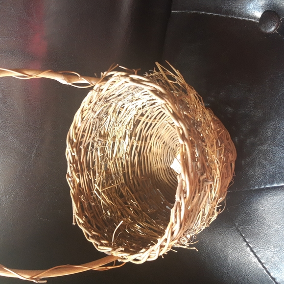 Wicket Basket Circle with Handle - Picture 10 of 14